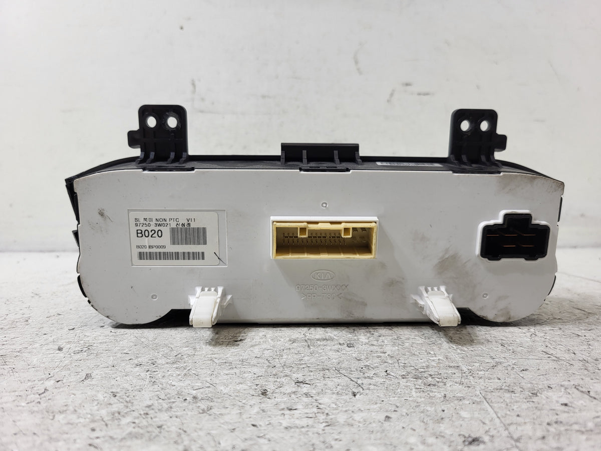 Pre-Owned Kia Sportage A/C Heat Temperature Control Unit K7501
