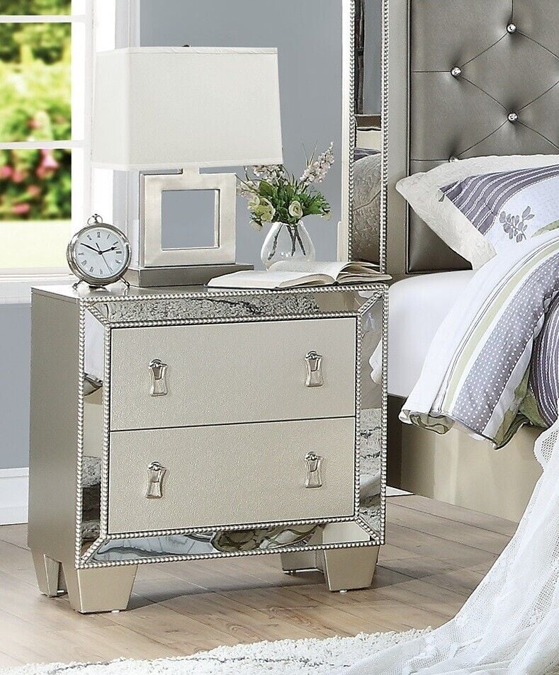 King Size 3pc Bedroom Set with Tufted Headboard and Nightstands H9669