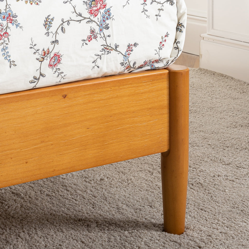 Queen Wood Platform Bed Frame M542