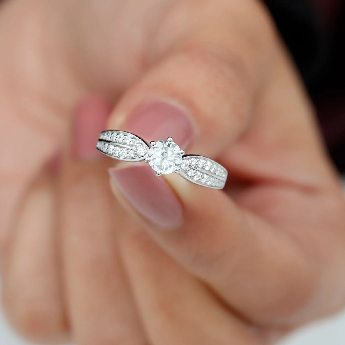Moissanite Engagement Ring with Side Stones, 1 Carat, 925 Sterling Silver T644
