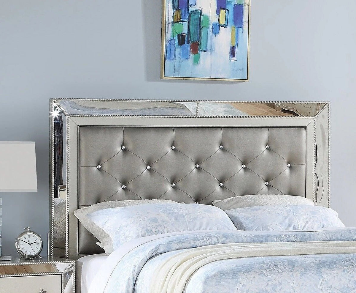 King Size 3pc Bedroom Set with Tufted Headboard and Nightstands H9669