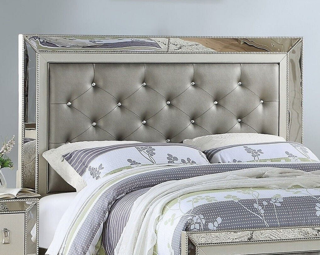 King Size 3pc Bedroom Set with Tufted Headboard and Nightstands H9669