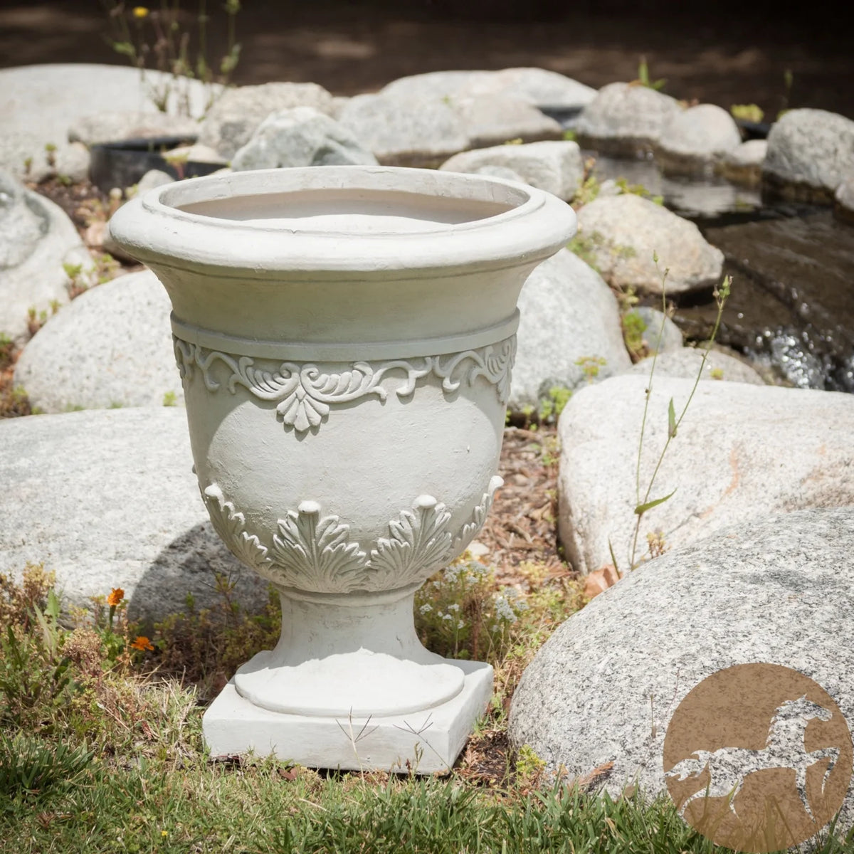 White Stone Planter M4605